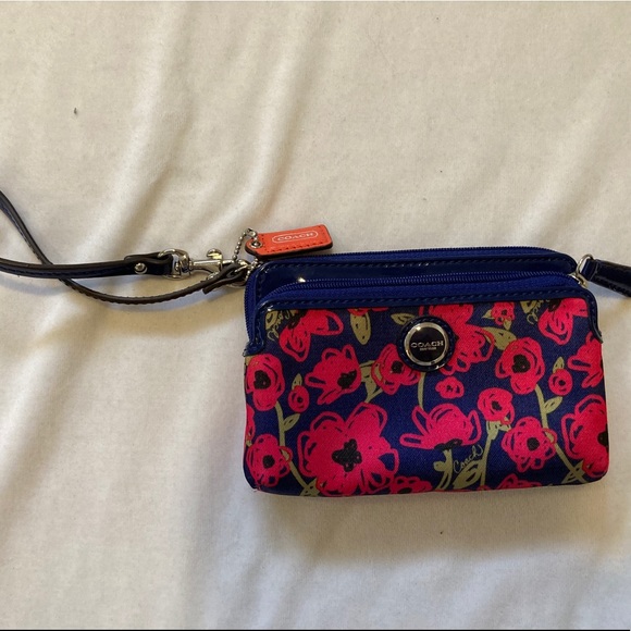 Coach Handbags - Coach wristlet